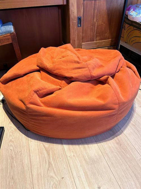 Pouf XL en Alcantara à vendre en excellent état, Maison & Meubles, Canapés | Repose-pieds & Poufs, Utilisé, 100 à 125 cm, 100 à 125 cm