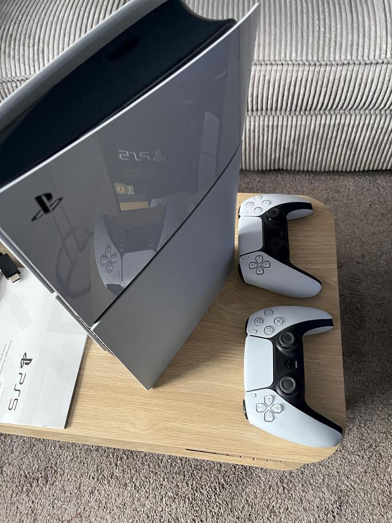 PlayStation 5 Digital Edition 1TB - 2 controllers - Compleet, Computers en Software, Overige Computers en Software, Zo goed als nieuw