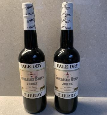 2 oude flessen Sherry Pale Dry - Gonzales Byass beschikbaar voor biedingen