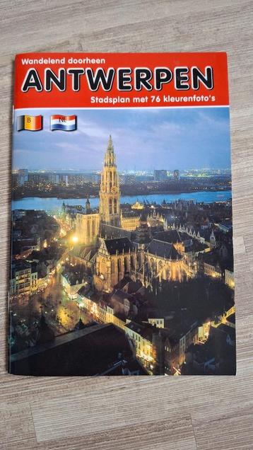 Wandelend door Antwerpen beschikbaar voor biedingen