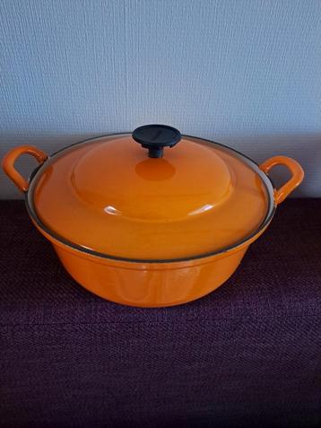 Geëmailleerde gietijzeren kookpot Cousances van Le Creuset. disponible aux enchères