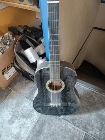Gitaar beschikbaar voor biedingen