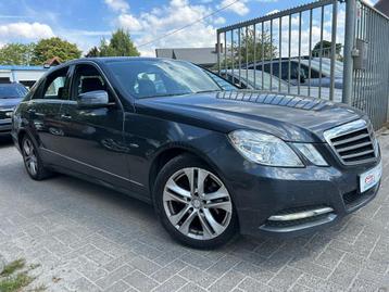 Mercedes Benz E200 2013 avantgarde, Auto's, Mercedes-Benz, Euro 5, Zwart, 4 cilinders, Blauw