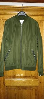 Jas met trekkoord en beer
Maat M
Zeer goede conditie, Kleding | Dames, Overige Dameskleding, Ophalen of Verzenden, Gedragen