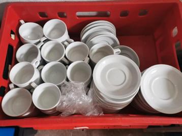 120 tasjes +onderbordjes  beschikbaar voor biedingen