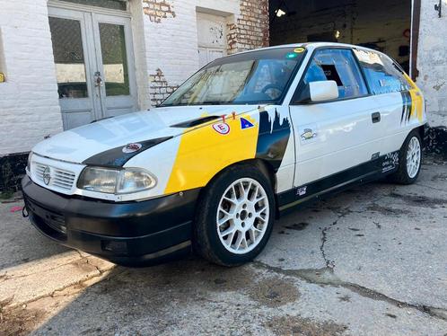 Histoire de la voiture de rallye Opel Astra, Autos, Opel, Particulier, Astra, Enlèvement