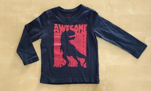 Mooie donkerblauwe longsleeve met dinoprint, maat 104, Kinderen en Baby's, Kinderkleding | Maat 104, Zo goed als nieuw, Jongen