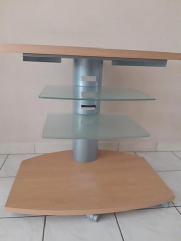 TV meubel zo goed als nieuw beschikbaar voor biedingen