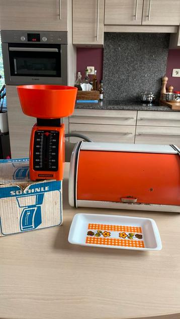 Vintage oranje keukenspullen  beschikbaar voor biedingen