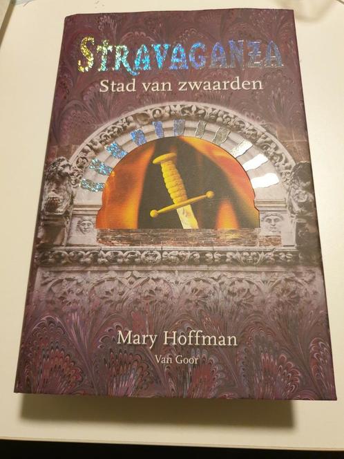 Mary Hoffman - Stad van zwaarden. STRAVAGANZA 6, Livres, Livres pour enfants | Jeunesse | 13 ans et plus, Comme neuf, Enlèvement ou Envoi