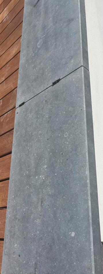 Belgische muurbekleding in blauwe steen beschikbaar voor biedingen