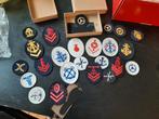 Veel originele WW2-insignes in Kriegsmarine-stof, Verzamelen, Ophalen of Verzenden