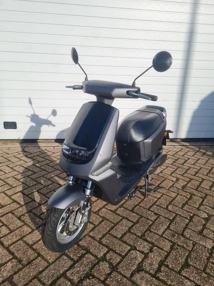 Velotia city elektrisch scooter, bj 2020, A klasse, Fietsen en Brommers, Scooters | Overige merken, Zo goed als nieuw, Klasse A (25 km/u)