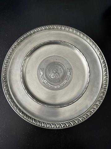 Assiette en étain Millénaire de la principauté de Liège beschikbaar voor biedingen