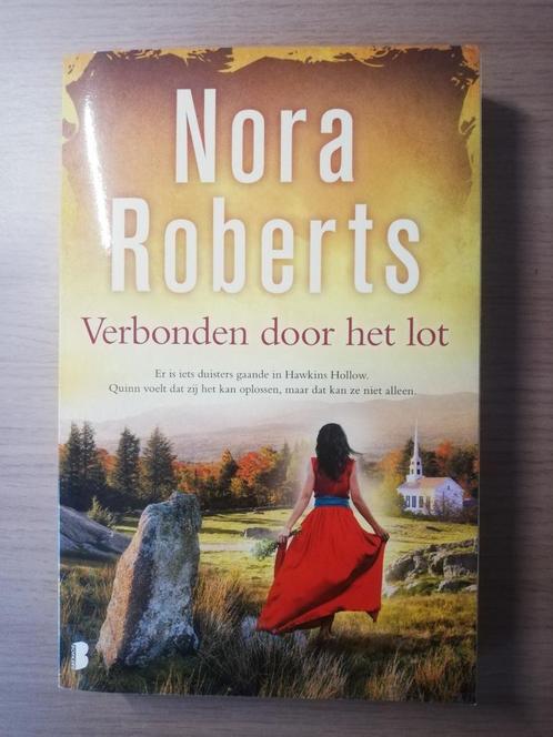 Verbonden door het lot - Nora Roberts, Livres, Chick lit, Comme neuf, Enlèvement ou Envoi