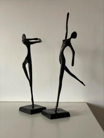 Sculpturen dansers koppel - designer khalique bodrul beschikbaar voor biedingen