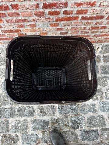 Wasmand beschikbaar voor biedingen