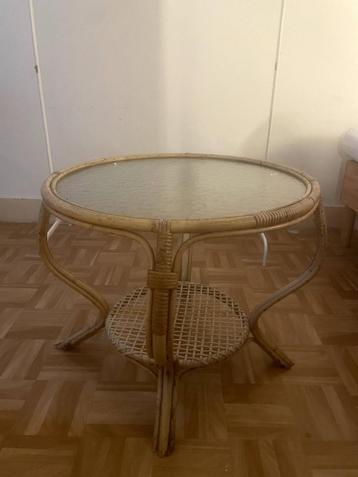 Table d'appoint en rotin  beschikbaar voor biedingen