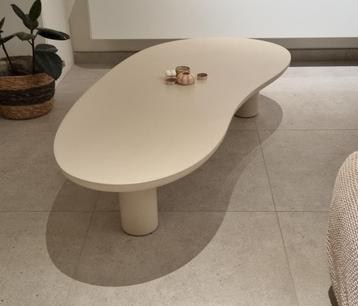 Moderne salontafel in goede staat (nieuw 1200 euro)