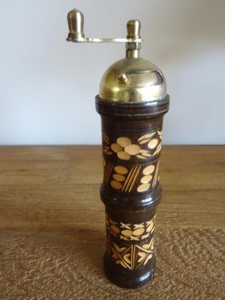 Mooie handgesneden houten pepermolen, Antiek en Kunst, Antiek | Keukengerei, Ophalen of Verzenden