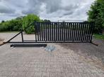 Moderne schuifpoort met verticale spijlen incl. elektrische