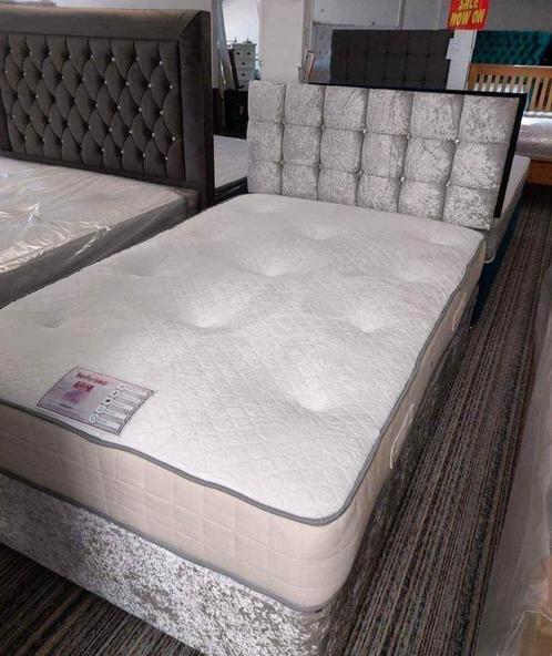 Elegante Bedframe met Knopen – Beschikbaar in Meerdere Maten, Huis en Inrichting, Slaapkamer | Beddengoed, Nieuw, Verzenden