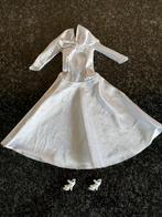 Barbie White dress ( vintage ), Verzamelen, Ophalen of Verzenden, Gebruikt, Kleertjes