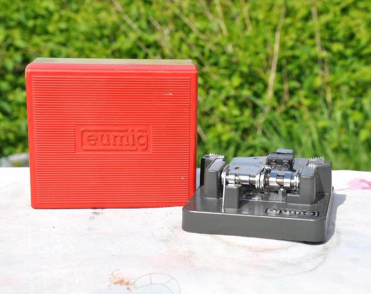 colleuse eumig dans sa boite  (9), Verzamelen, Foto-apparatuur en Filmapparatuur, Overige typen, Ophalen of Verzenden