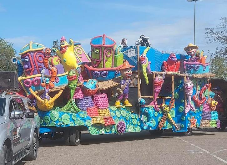 Carnavalswagen te koop, Hobby & Loisirs créatifs, Articles de fête, Comme neuf, Article de fête, Enlèvement