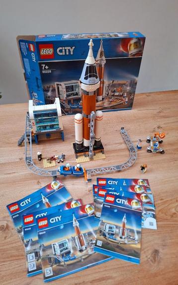 Lego City 60228 - Ruimteraket en vluchtleiding beschikbaar voor biedingen