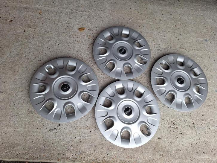 MINI winterbanden (stalenvelg+wieldeksel) in perfecte staat!, Auto-onderdelen, Banden en Velgen, Banden en Velgen, Winterbanden