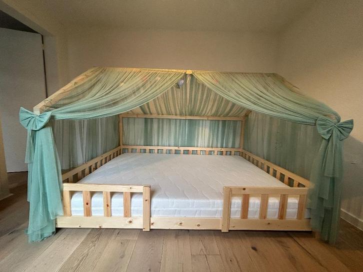 Montessori kinderbed van  Sissimiut 140x200 - quasi nieuw, Enfants & Bébés, Chambre d'enfant | Lits, Comme neuf, 180 cm ou plus