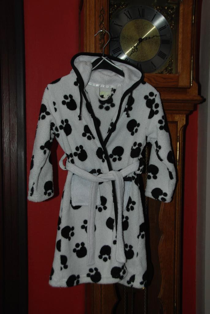 Mooie witte fleece badjas met lange mouwen T110/116cm TB, Kinderen en Baby's, Kinderkleding | Maat 116, Zo goed als nieuw, Jongen of Meisje