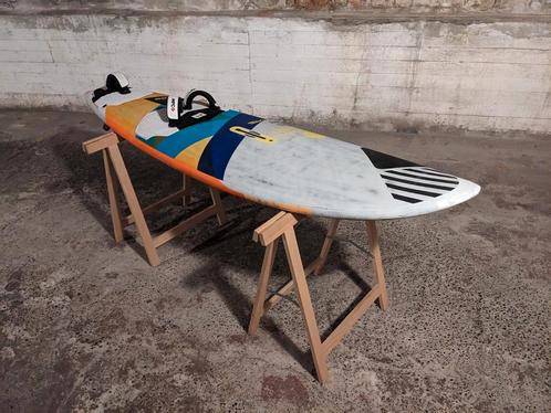 Quattro pyramid 77L thruster, Watersport en Boten, Windsurfen, Gebruikt, Plank, Minder dan 250 cm, Met vin(nen), Ophalen