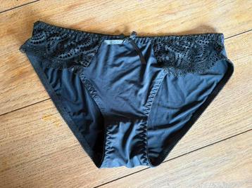 Slip met kant beschikbaar voor biedingen
