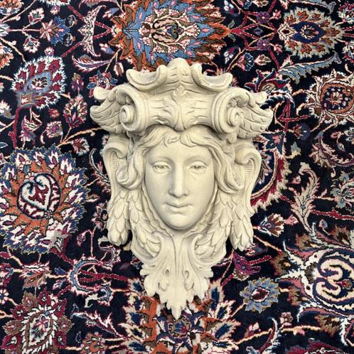 Antieke Italiaanse zandstenen wandconsole Medusa Versace, Huis en Inrichting, Woonaccessoires | Wanddecoraties, Zo goed als nieuw