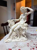 Ancienne statue en albâtre, Enlèvement