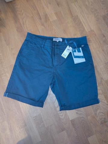 Blauwe korte broek Bermuda nieuw (large) beschikbaar voor biedingen