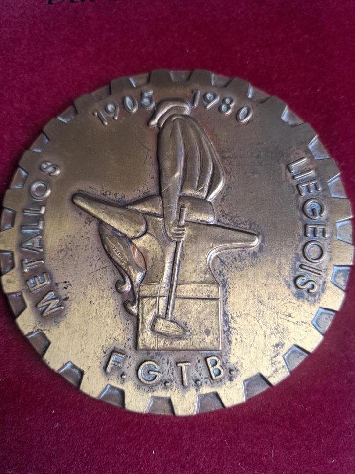1980 medaille Metallos Luik F.G.T.B. in brons, Postzegels en Munten, Penningen en Medailles, Brons, Verzenden
