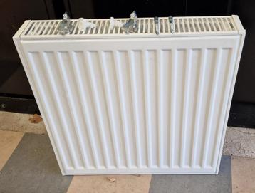 Radiateur 60x60 avec fixation (multiples raccord possible) beschikbaar voor biedingen