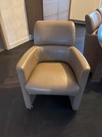 6 taupe lederen stoelen op wieltjes, Huis en Inrichting, Stoelen, Ophalen, Overige kleuren, Zo goed als nieuw, Modern