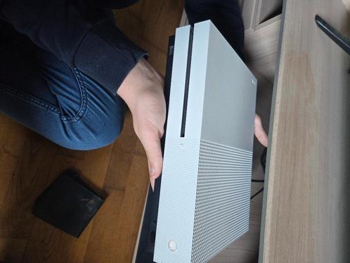 Xbox one S à vendre, Games en Spelcomputers, Spelcomputers | Xbox One, Zo goed als nieuw, Xbox One, 1 TB, Met 2 controllers, Met games