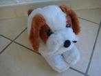 Peluche Petit chien couché blanc/brun, Ancien., Utilisé, Enlèvement ou Envoi, Chien