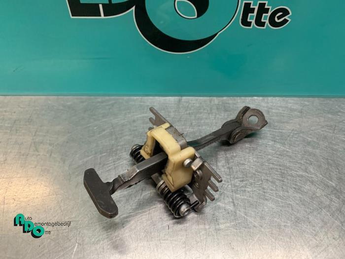 Deurvanger 2Deurs links van een Renault Twingo (Twingo 07-), Auto-onderdelen, Carrosserie, Renault, Gebruikt, 3 maanden garantie