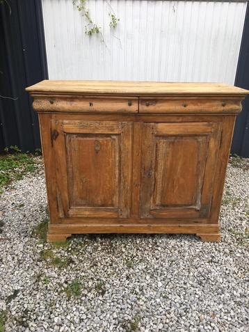 Meuble en bois  disponible aux enchères