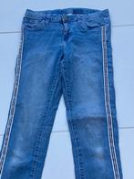 Blauwe jeans met witzwarte streep - Zeeman - maat 146, Kinderen en Baby's, Kinderkleding | Maat 146, Broek, Zeeman, Gebruikt, Meisje