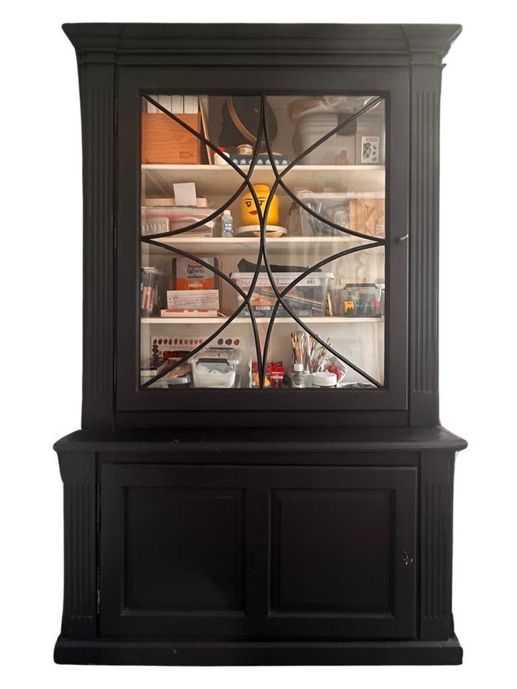 Flamant kast met glas in lood, Maison & Meubles, Armoires | Vitrines, Comme neuf, Verre, Enlèvement