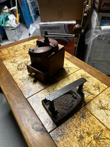 Antieke strijkijzer La Parisienne N•4 en koffiemolen beschikbaar voor biedingen