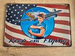 Vintage metalen bord "Keep 'em Flying" met vliegtuig WW2, Ophalen of Verzenden