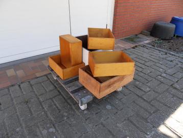 Houten bakken + transportkar beschikbaar voor biedingen